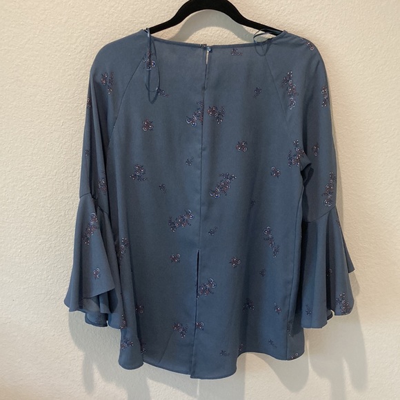 LC Lauren Conrad Bell Sleeve Floral Blouse - Picture 5 of 8